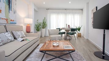 Apartemen (2 Bedrooms) | Ruang keluarga
