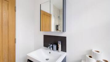 Family Apartment | Bathroom