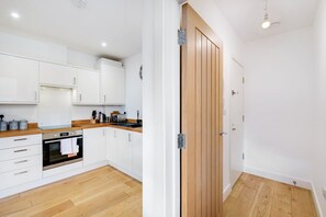 Private kitchen - Eastons 2 Bedroom Apt. with Sofa Bed (High Wycombe)