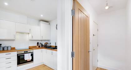 Eastons 2 Bedroom Apt. with Sofa Bed