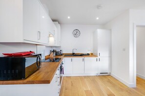 Family Apartment | Private kitchen - Eastons 2 Bedroom Apt. with Sofa Bed (High Wycombe)