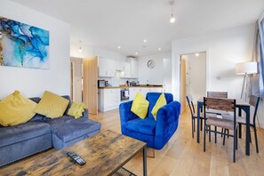 Living area - Eastons 2 Bedroom Apt. with Sofa Bed (High Wycombe)