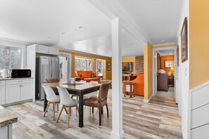 Interior - Trailside Village #7: Slopeside 1BR w/ Hot Tub and Sauna. Ski In/Out with Discounted Ski Rentals (Killington)