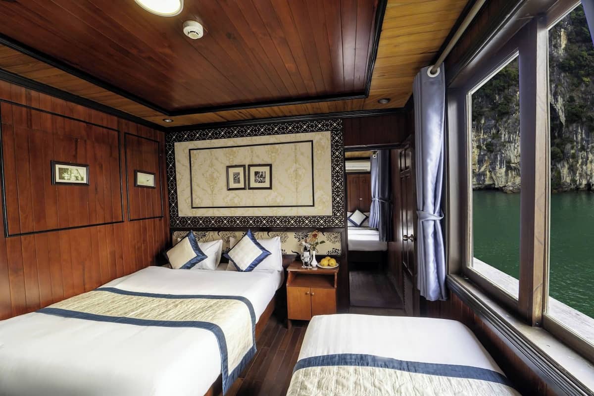 Ropa de cama hipoalergénica, minibar y escritorio
