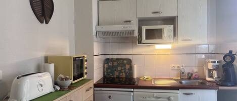 Fridge, microwave, stovetop, coffee/tea maker