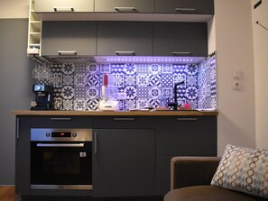 Réfrigérateur, micro-ondes, four, lave-vaisselle