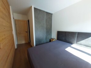 2 bedrooms