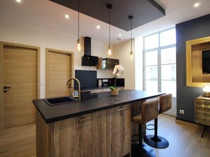 Fridge, microwave, oven, dishwasher