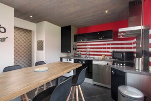 Private kitchen - Apartment "Maya" - 2-4 guests - Lake view, near the centre (Gérardmer)