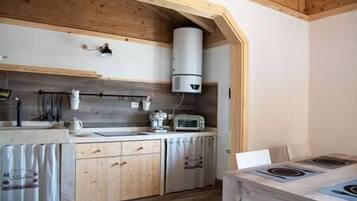 Réfrigérateur, plaque de cuisson, cafetiÚre/bouilloire