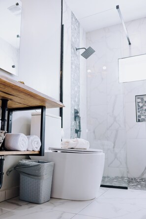 Ympäristöystävälliset hygieniatuotteet, hiustenkuivaaja, pyyhkeet