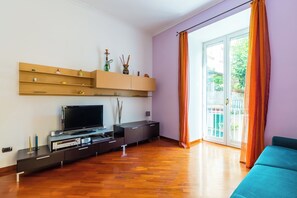 Apartment | Living area | TV