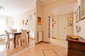 Dining - Cozy apartment in the heart of the Marconi district. (Roma)