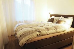 2 Schlafzimmer, Zimmersafe, Schreibtisch, Reisekinderbett