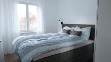 2 chambres, coffres-forts dans les chambres, bureau, lit parapluie