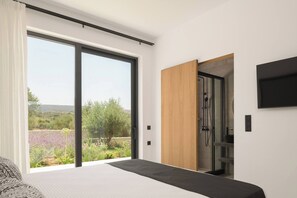 4 bedrooms, in-room safe, iron/ironing board, free WiFi - Caelum Villa, By Hellocrete (Skouloufia)