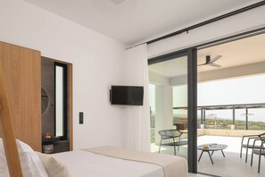 4 bedrooms, in-room safe, iron/ironing board, free WiFi - Caelum Villa with Heated Pool, By Hellocrete (Skouloufia)
