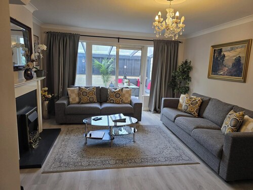 Dublin - 3 Bedroom Cosy Home - Sleeps Max 7