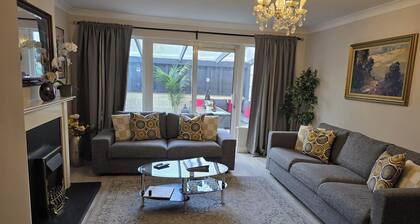 Dublin - 3 Bedroom Cosy Home - Sleeps Max 7