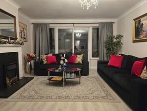 Rumah | Area keluarga | TV dan perapian