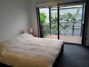 3 chambres, fer et planche Ă repasser, draps fournis