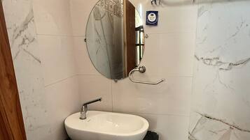 Basic Single Room, Non Smoking | Bathroom | Shower, soap, shampoo, toilet paper