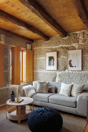 Smart-TV, peis og bøker