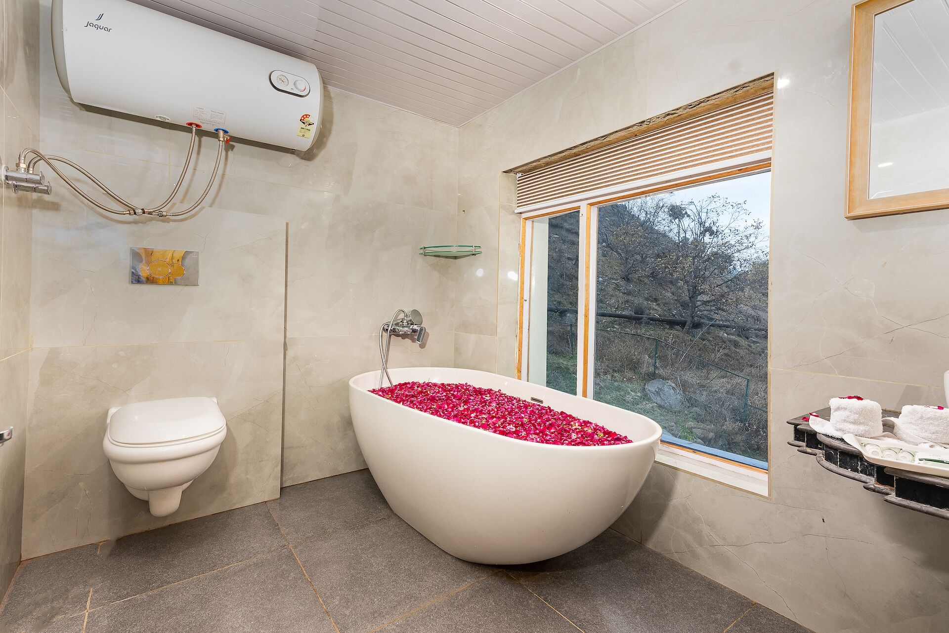 Honeymoon Suite | Bathroom | Shower, slippers, towels, soap