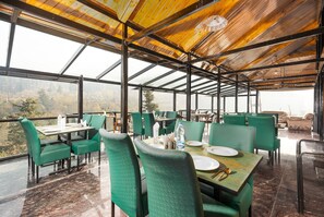Restaurant - Hotel Marina by Stay Pattern (Gulmarg)