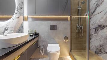 Luxury Apartment, Balcony, Park View | Bathroom | Free toiletries, hair dryer, bathrobes, slippers