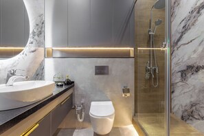 Luxury Apartment, Balcony, Park View | Bathroom | Free toiletries, hair dryer, bathrobes, slippers - Boulevard 54 (Tashkent)