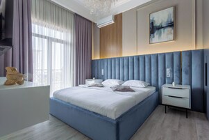 Luxury Apartment, Balcony, Park View | 1 bedroom, blackout drapes, iron/ironing board, free WiFi