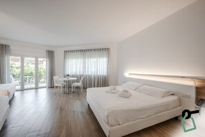 Comfort Quadruple Room, Patio