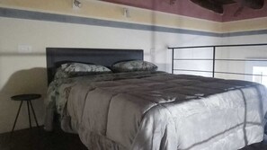 2 室のベッドルーム、アイロン / アイロン台、WiFi (無料)、ベッドシーツ