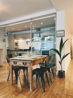 Living area - Eaton Gardens (Hove)