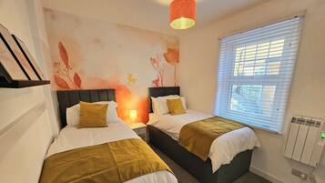 2 bedrooms, iron/ironing board, travel cot, free WiFi