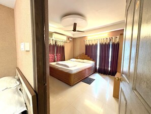 تجهيزات عازلة للصوت وواي فاي مجانًا وملاءات أسرّة