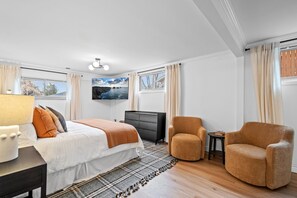 2 chambres, bureau, fer et planche à repasser, lit parapluie