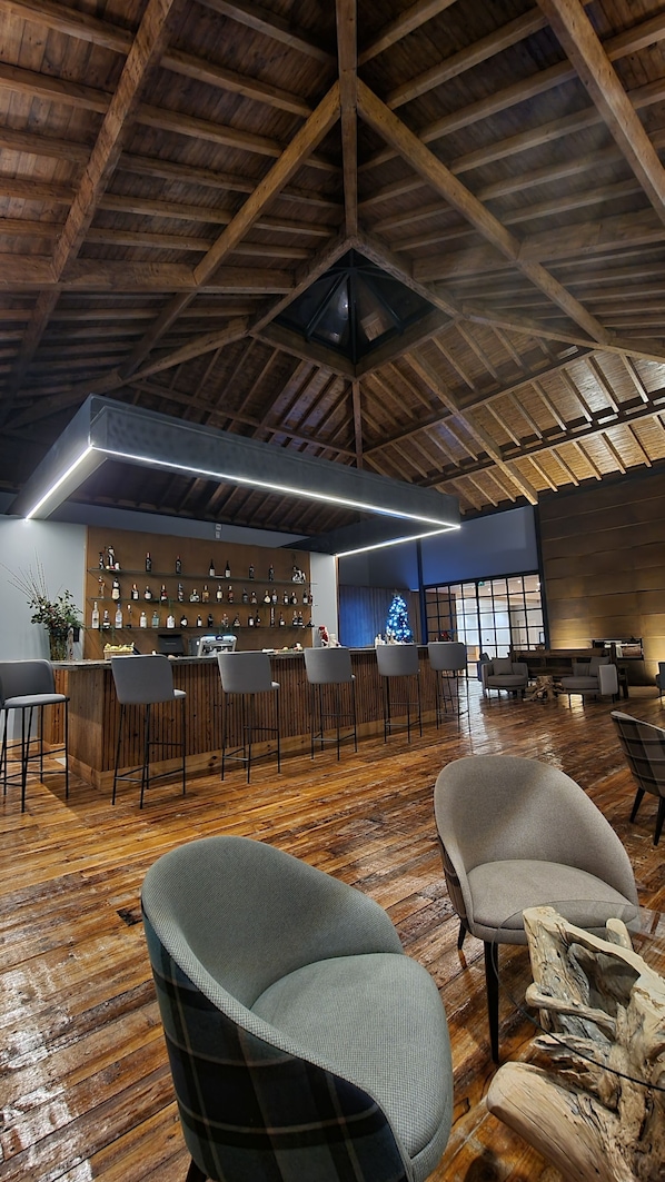 Bar au bord de la piscine