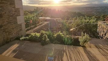 Habitación doble Deluxe, vista al valle | Terraza o patio