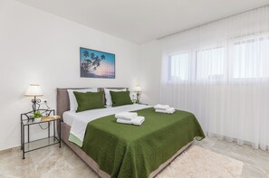 Villa Luxury, 4 camere da letto, vista cortile | Postazione laptop, Wi-Fi gratuito