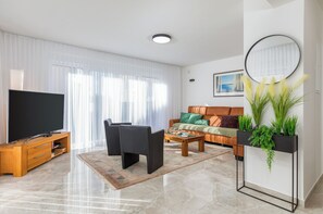 Villa Luxe, 4 chambres, vue cour intérieure | Coin séjour