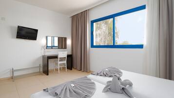 Apartment, 1 Schlafzimmer, Balkon | 1 Schlafzimmer, Zimmersafe, Schreibtisch, Verdunkelungsvorhänge