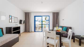Apartment, 1 Bedroom, Pool View, Ground Floor | Living area