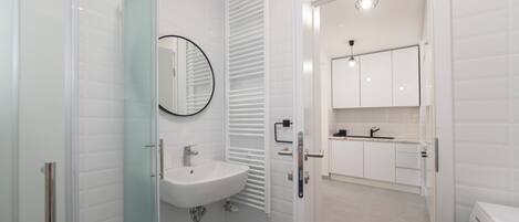 Hårtørrer, håndklæder, Sæbe, Toiletpapir