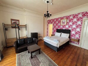 Kamar Double Standar, pemandangan kota | Seprai premium dan didekorasi berbeda-beda