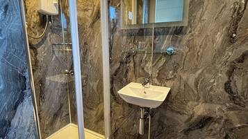 Chambre Double Standard, vue ville | Salle de bain
