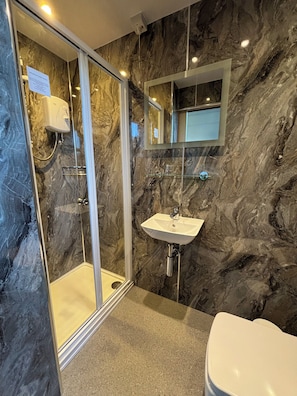 Standard Double Room, City View | Bathroom | Shower, free toiletries, hair dryer, towels