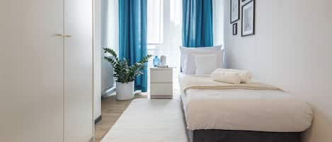1 bedroom, desk, free WiFi, bed sheets