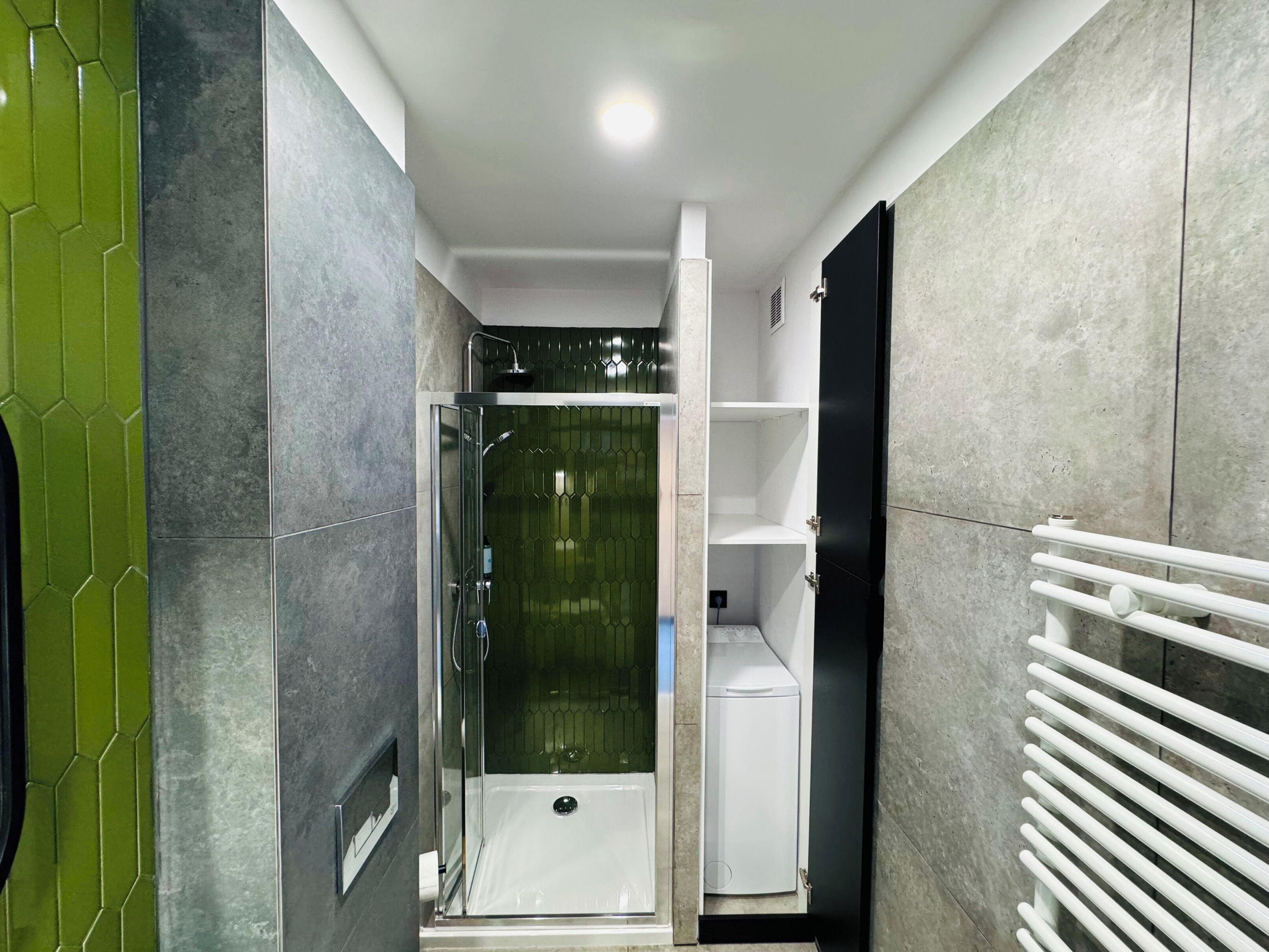 Comfort-ullakkohuoneisto | Kylpyhuone | Suihku, hiustenkuivaaja, pyyhkeet, saippua